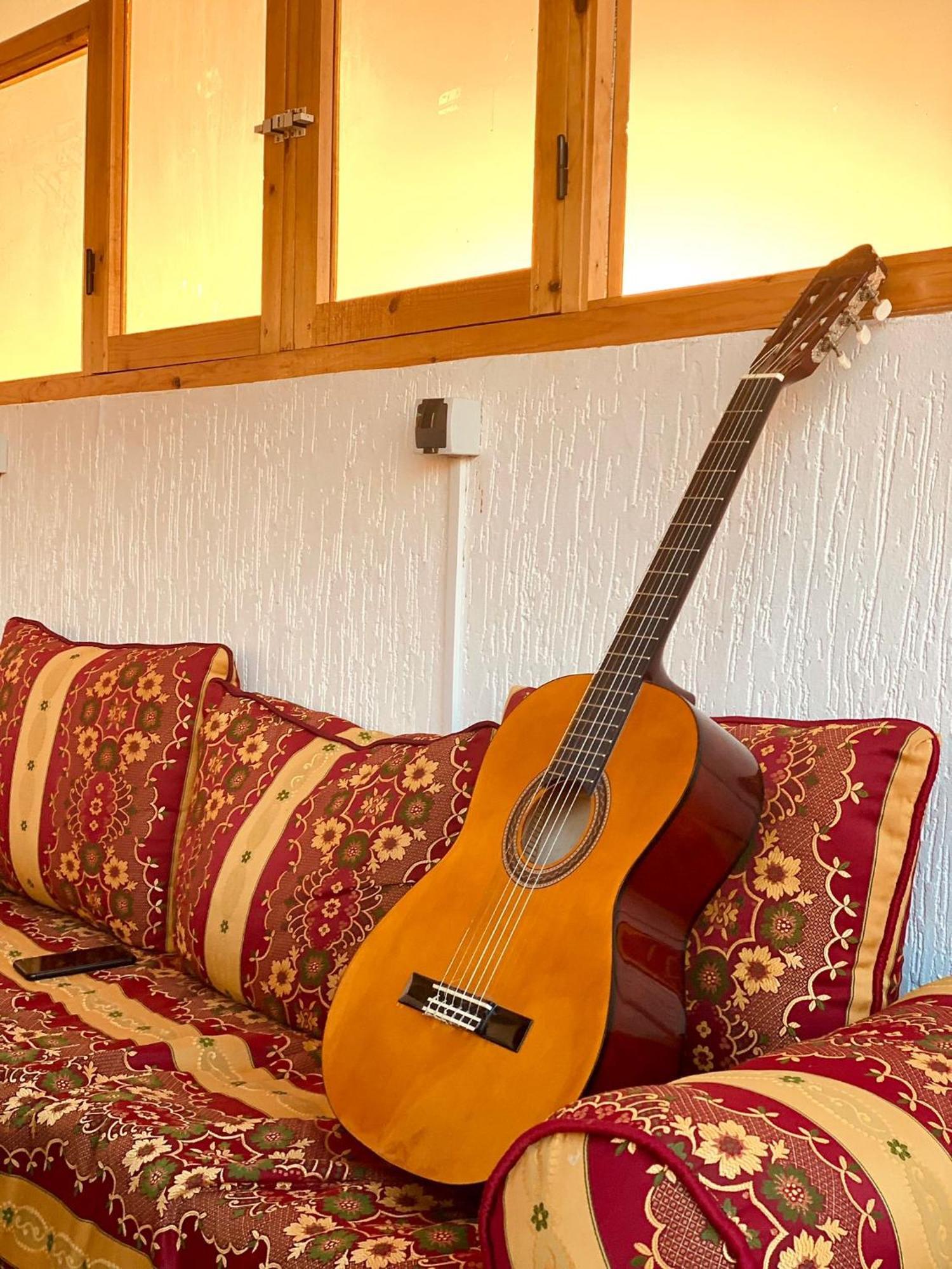 Hotel Red Carpet Surf Camp Sea, Mountain & Garden Escape à Tamraght Extérieur photo